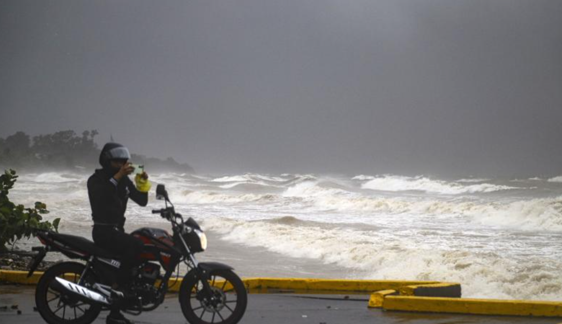 Tormenta tropical Sara se acerca a Belice tras azotar Honduras